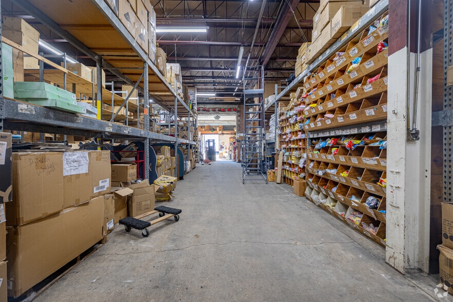 More Photos Of 6401-6403 Erdman Ave, Baltimore Warehouse For Sale