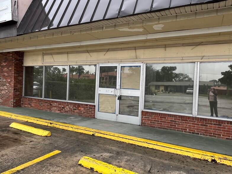 More Photos Of 4833 Coronado Pky, Cape Coral Convenience Store For Sale