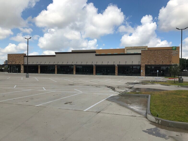 More Photos Of 6860 Southwest Fwy, Houston Storefront Retail Office For Lease