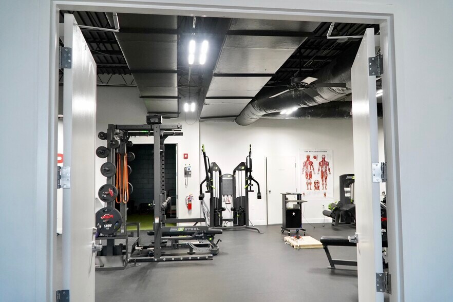 More Photos Of 5850 W Cypress St, Tampa Office For Lease