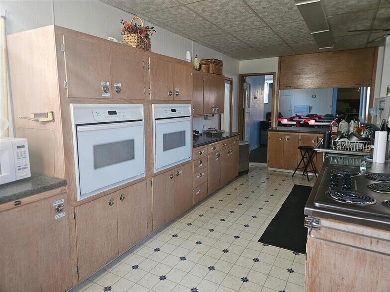 More Photos Of 113 Main St W, Milltown Specialty For Sale