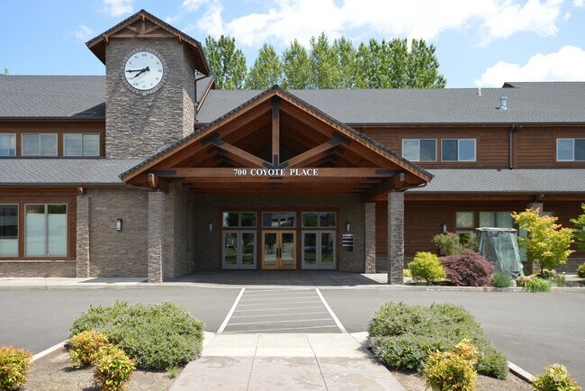 More Photos Of 700 Deborah Rd, Newberg Medical For Lease