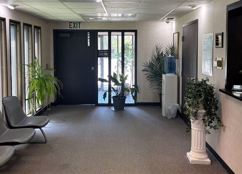 More Photos Of 808 S Berkley Rd, Kokomo Office For Sale