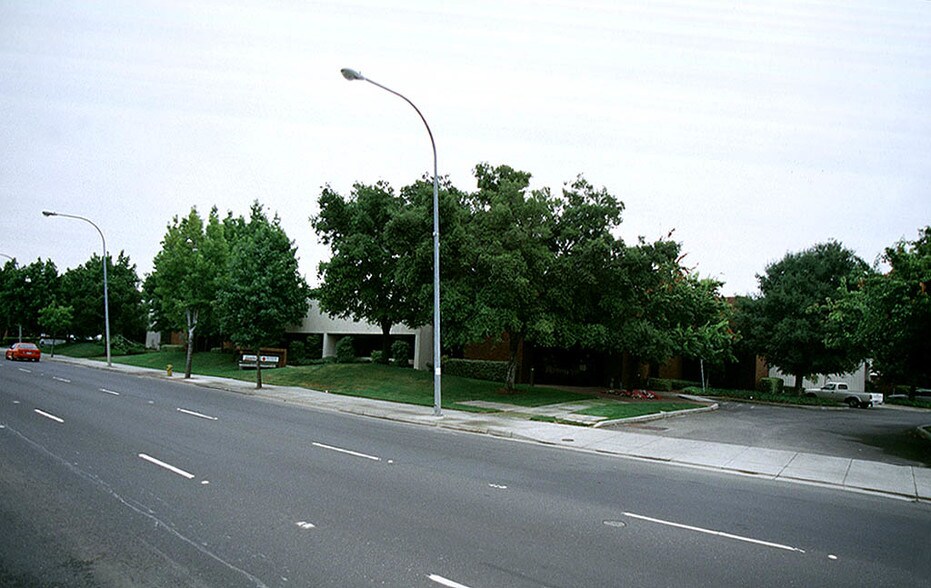 More Photos Of 650-700 E Calaveras Blvd, Milpitas Light Distribution For Lease