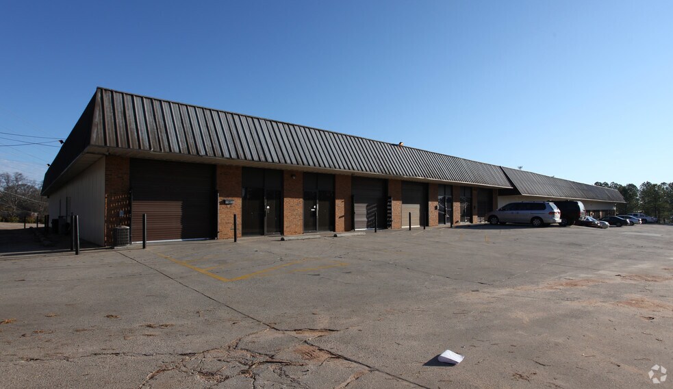 More Photos Of 399 Lively Ave, Norcross Warehouse For Lease