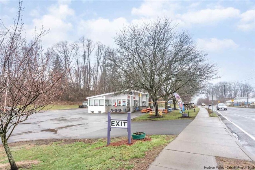 More Photos Of 90 Old Rt-9w, Port Ewen Restaurant For Sale