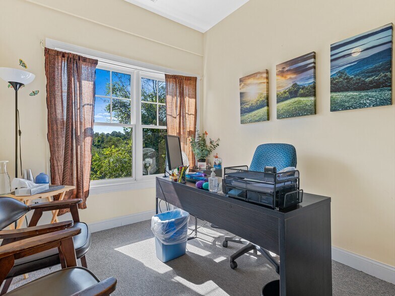 More Photos Of 120 Chadwick Square Ct, Hendersonville Medical For Lease