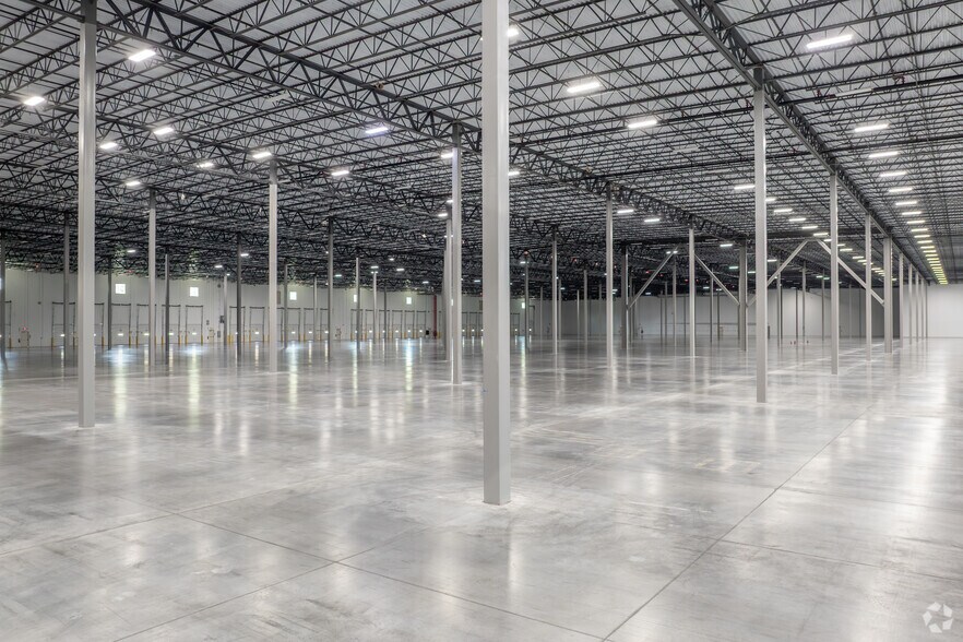 More Photos Of 198 Commercial Blvd, Blakeslee Warehouse For Lease