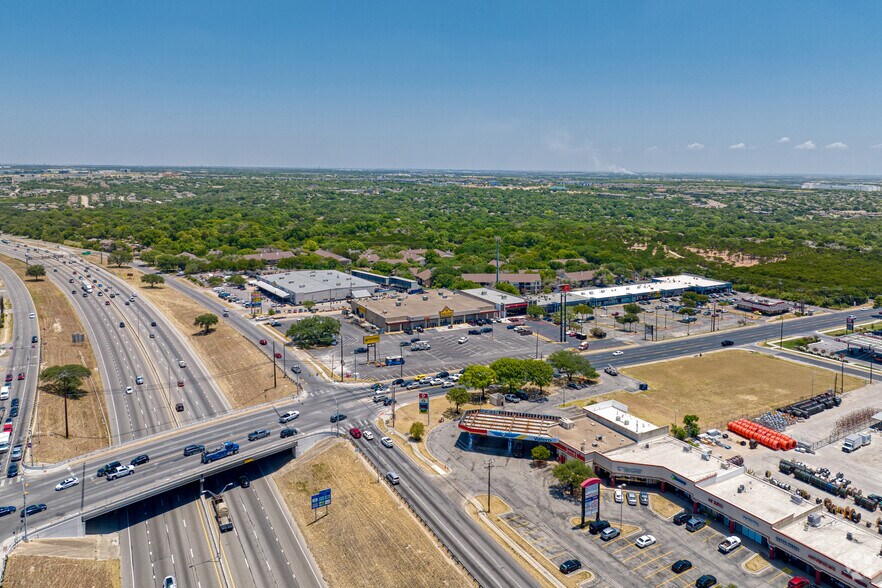 More Photos Of 900 E Braker Ln, Austin Storefront For Lease