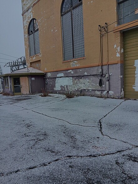 More Photos Of 34 Rapid St, Pontiac Warehouse For Sale