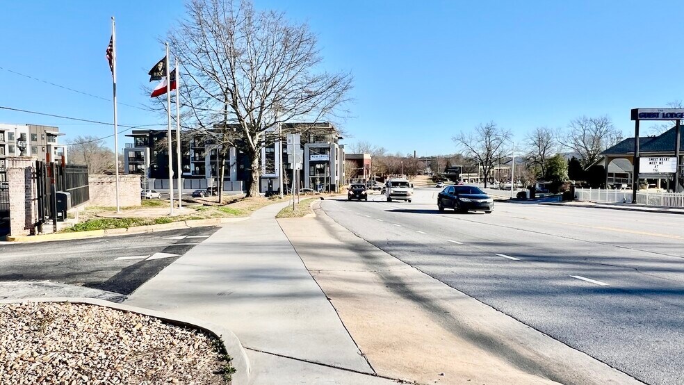 More Photos Of 535 Queen City Pky, Gainesville Office For Lease