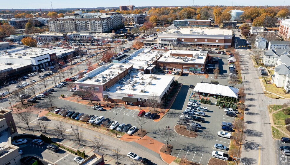 More Photos Of Smallwood and Woodburn in Village District Shoppin, Raleigh Hotel For Lease