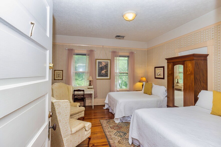 More Photos Of 252 Seavy St, Senoia Hospitality For Sale