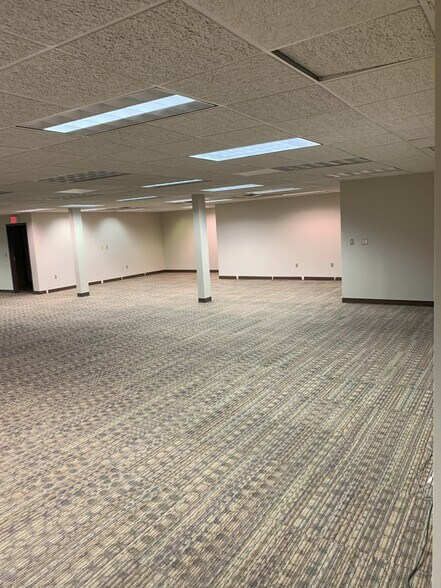 More Photos Of 3900 W 53rd St, Sioux Falls Office For Sale