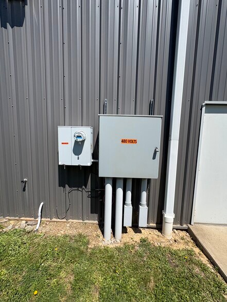 More Photos Of 66850 Executive Dr, Saint Clairsville Warehouse For Lease