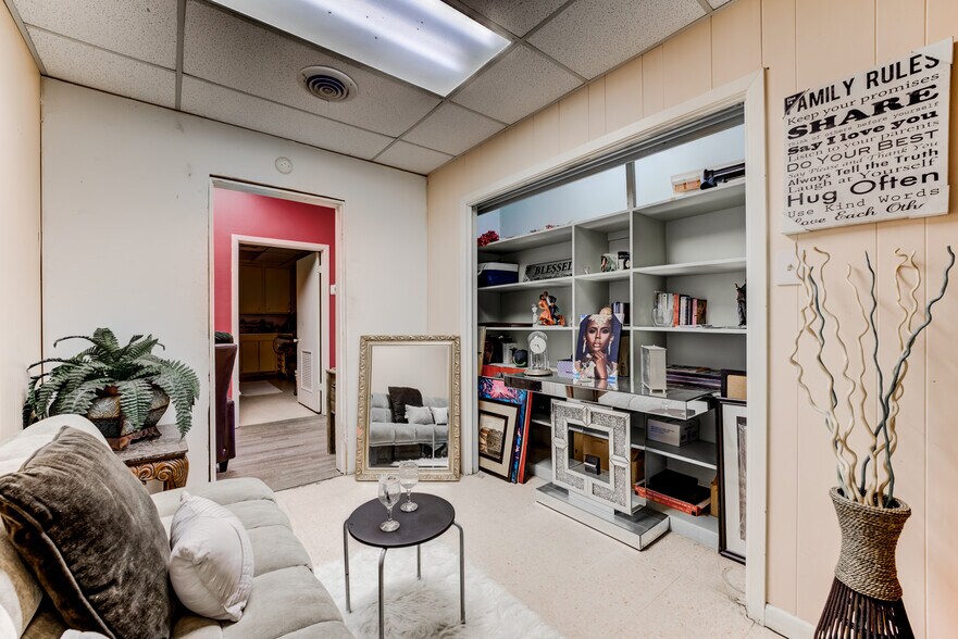More Photos Of 811 N Travis St, Liberty Apartments For Sale
