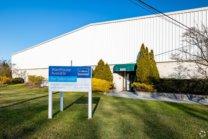 More Photos Of 885 Waverly Ave, Holtsville Warehouse For Lease