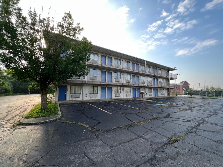 More Photos Of 311 E Highland Rd, Macedonia Hotel For Sale
