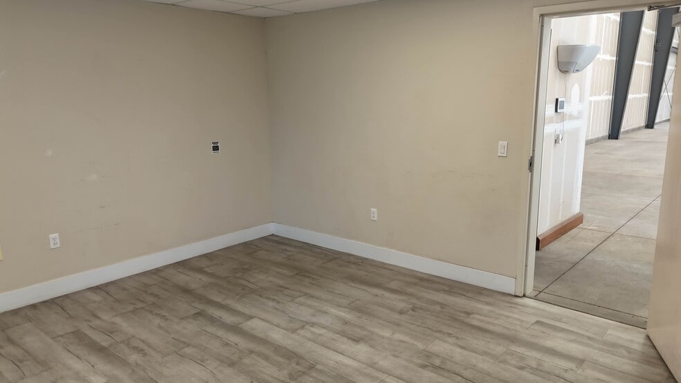 More Photos Of 1310 Venture Ln, Turlock Distribution For Lease