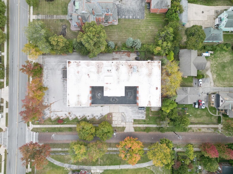 More Photos Of 2051 Collingwood Blvd, Toledo Skilled Nursing Facility For Sale