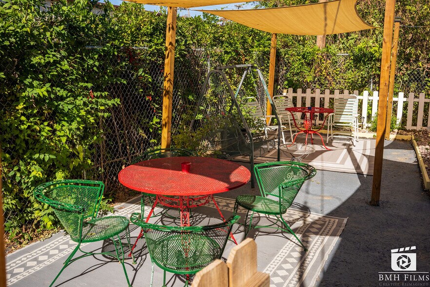 More Photos Of 707-709 N Palestine St, Athens Medical For Lease