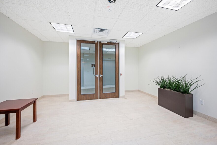 More Photos Of 4560 Belt Line Rd, Addison Medical For Lease