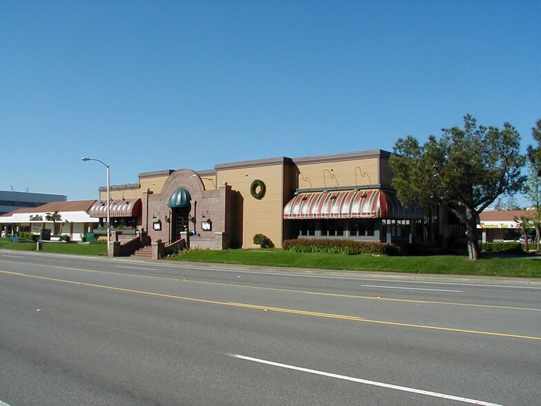 Primary Photo Of 1800 Churn Creek Rd, Redding Restaurant For Lease