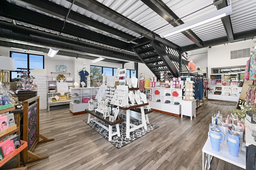 More Photos Of 901 N Vista Ridge Blvd, Cedar Park General Retail For Sale