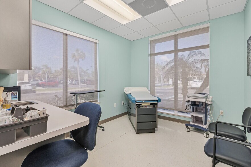 More Photos Of 9705 Commerce Center Ct, Fort Myers Medical For Sale