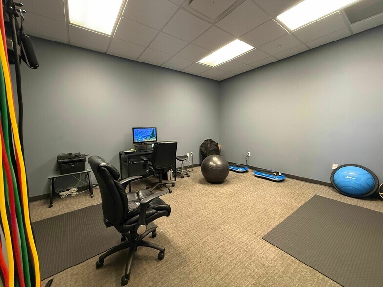 More Photos Of 3100 S National Ave, Springfield Office For Lease