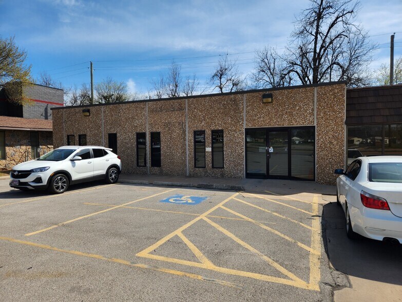 More Photos Of 1152 NW Cache Rd, Lawton Office For Lease