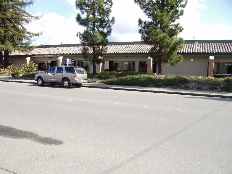 More Photos Of 3450 Airway Dr, Santa Rosa Showroom For Lease