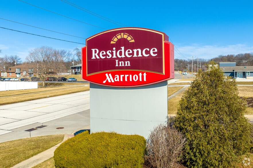 More Photos Of 4600 53rd St, Moline Hotel For Sale