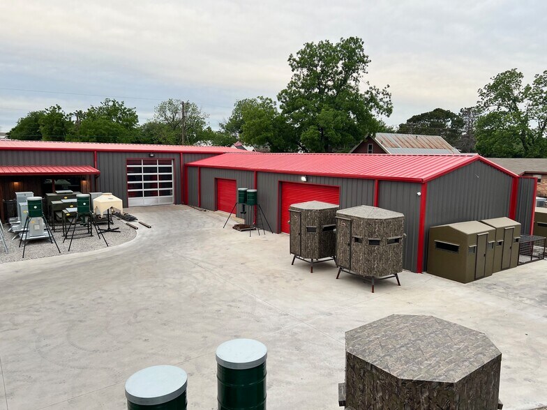 More Photos Of 401 E Central Ave, Comanche Storefront For Sale