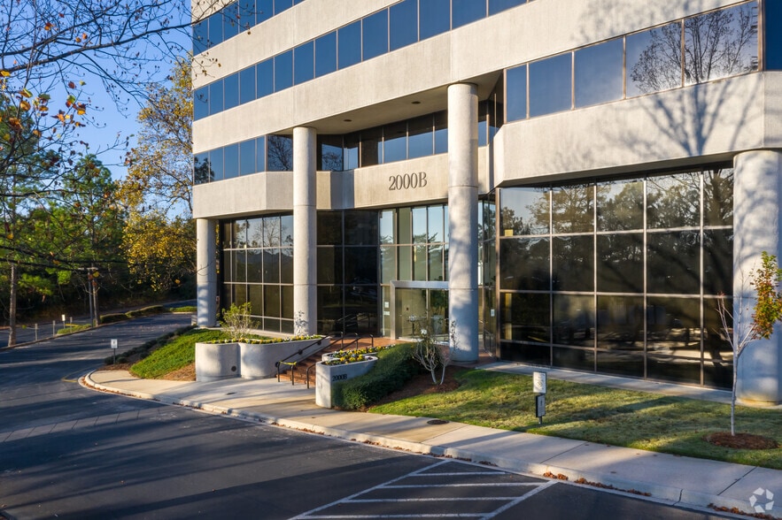 More Photos Of 2000-2100 SouthBridge Pky, Birmingham Office Residential For Lease