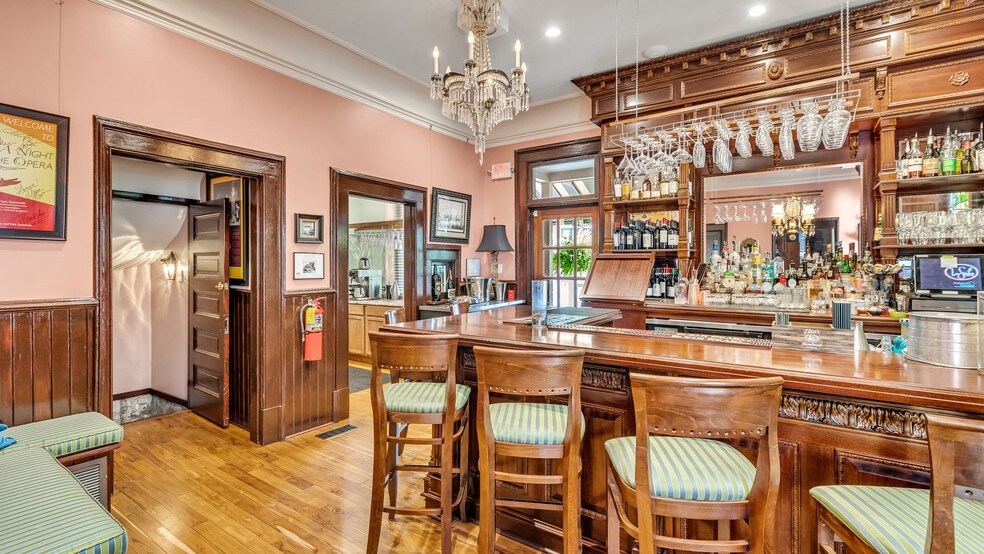 More Photos Of 119 E 37th St, Savannah Restaurant For Sale