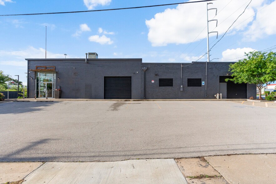 More Photos Of 621 S Kenosha Ave, Tulsa Auto Repair For Sale