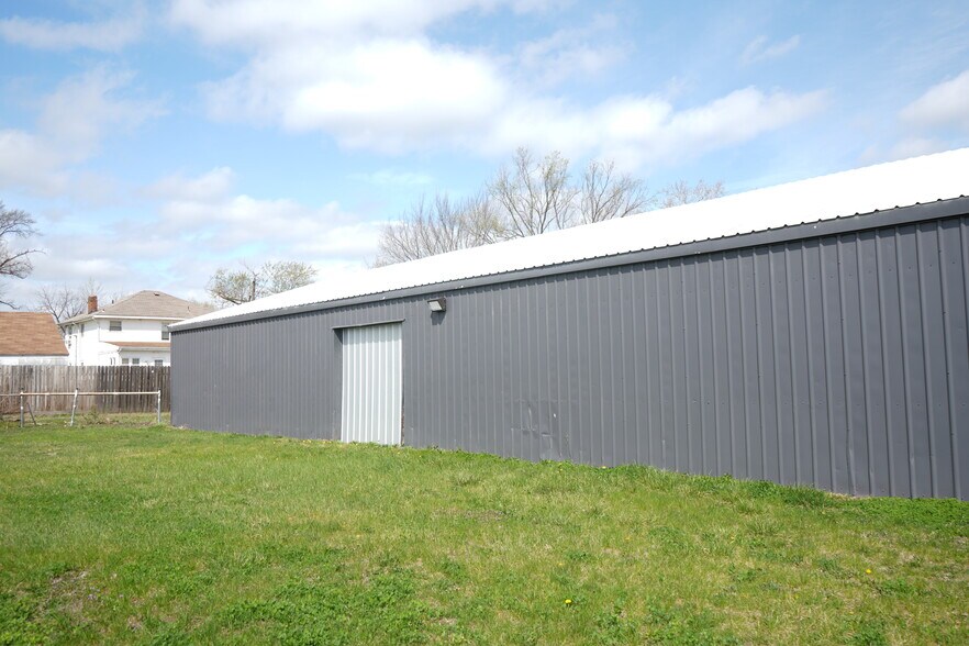 More Photos Of 3822 Bennington Ave, Kansas City Warehouse For Sale