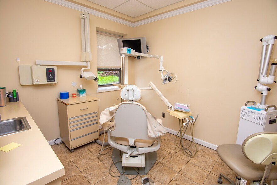 More Photos Of 560 Bergen Blvd, Ridgefield Medical For Sale