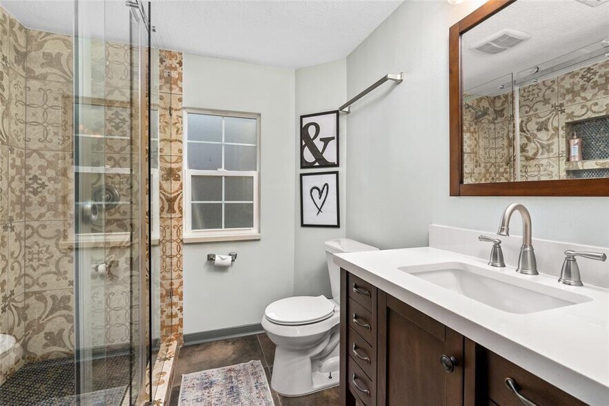 More Photos Of 1118 W 21st St, Houston Office For Sale