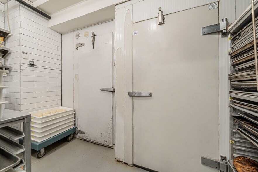 More Photos Of 5090-5092 St Notre-Dame O, Montréal General Retail For Sale