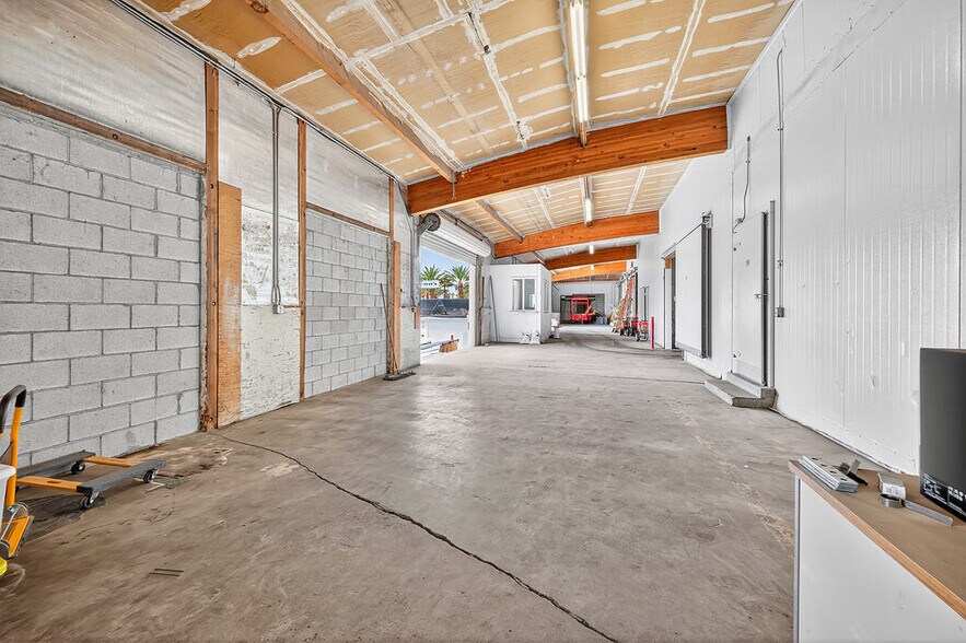 More Photos Of 81500 Industrial Pl, Indio Warehouse For Sale