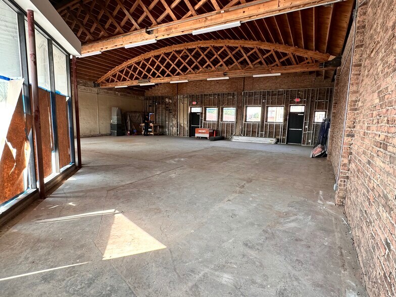 More Photos Of 10 S Park Ave, Lombard Storefront For Lease