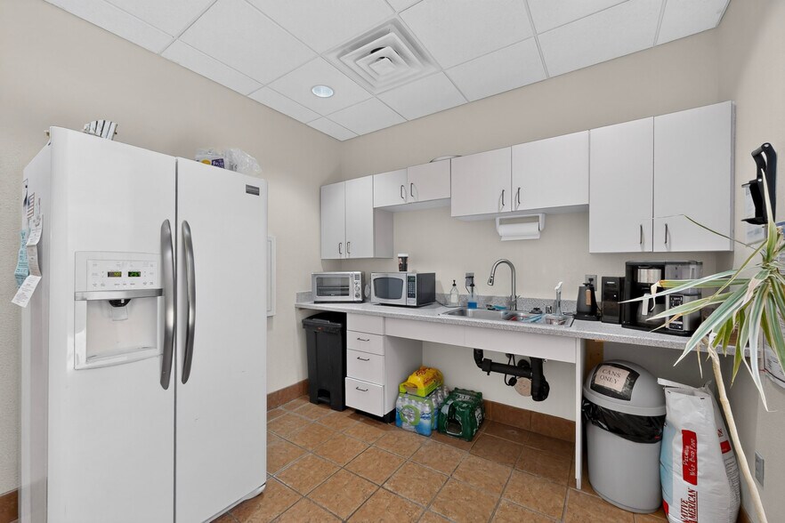 More Photos Of 6311 Montano Rd, Albuquerque Medical For Sale
