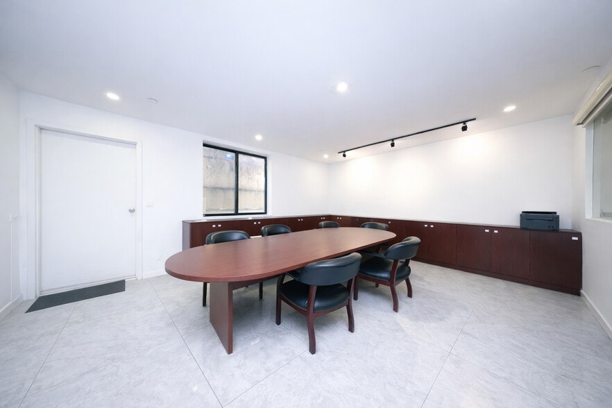 More Photos Of 5811 6th Ave, Brooklyn Office For Sale