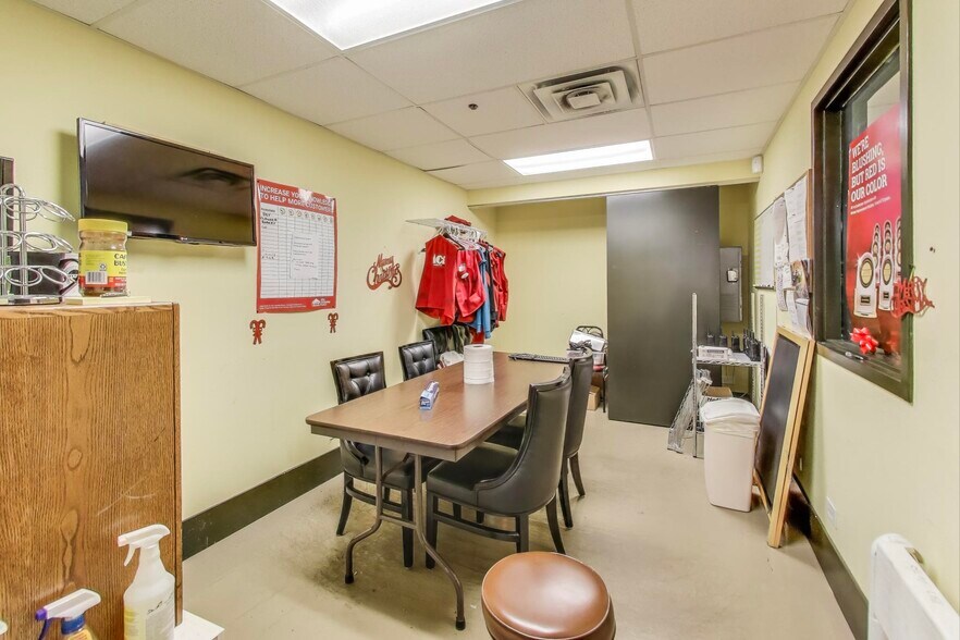 More Photos Of 675 W Golf Rd, Hoffman Estates Storefront For Lease