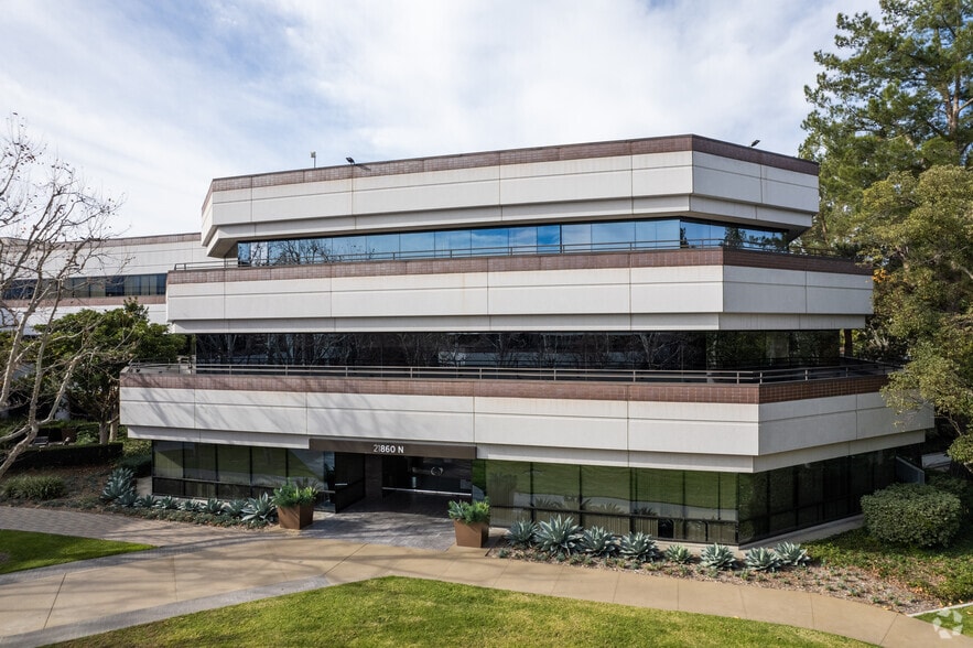 More Photos Of 21860 Burbank Blvd, Woodland Hills Office For Lease