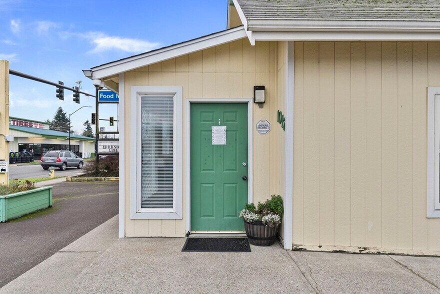 More Photos Of 1017 W Main St, Centralia Flex For Sale