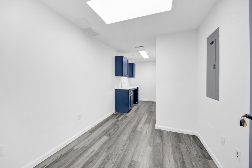 More Photos Of 505 168th 4th Fl St, New York Healthcare For Lease