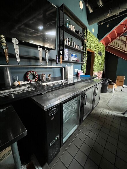 More Photos Of 125 N Western Ave, Los Angeles Unknown For Lease